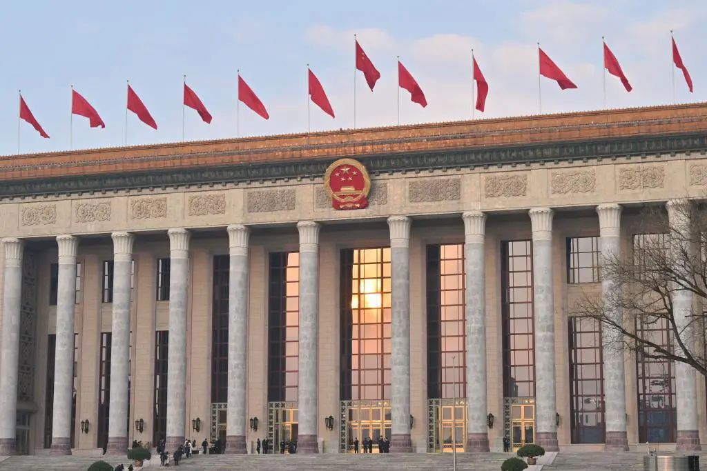 李強(qiáng)提到：新型儲(chǔ)能、“沙戈荒”、海上風(fēng)電